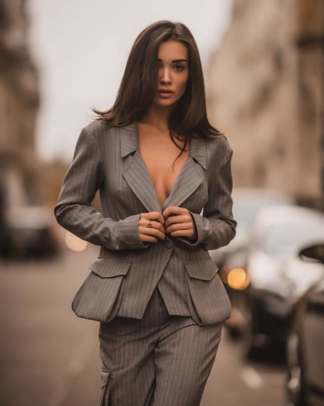 Hot Amy Jackson Pictures